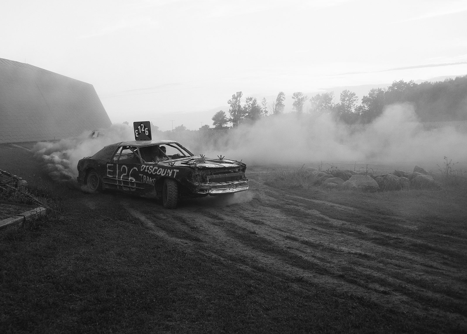 derby car making dust